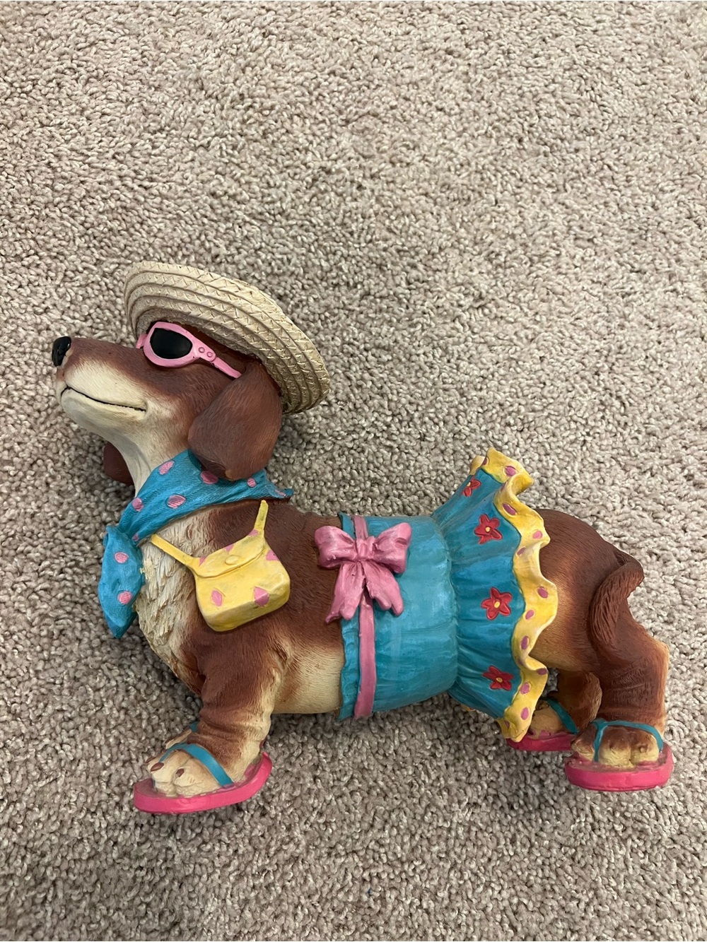 ⚪️Dachshund w/sunglasses & dress & accessories decorative statue, preowned⚪️ - Picture 3 of 12